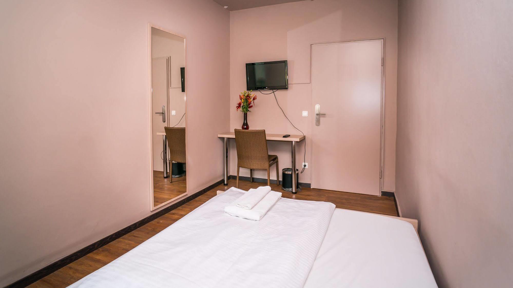 Smart Stay - Hostel Munich City Екстер'єр фото
