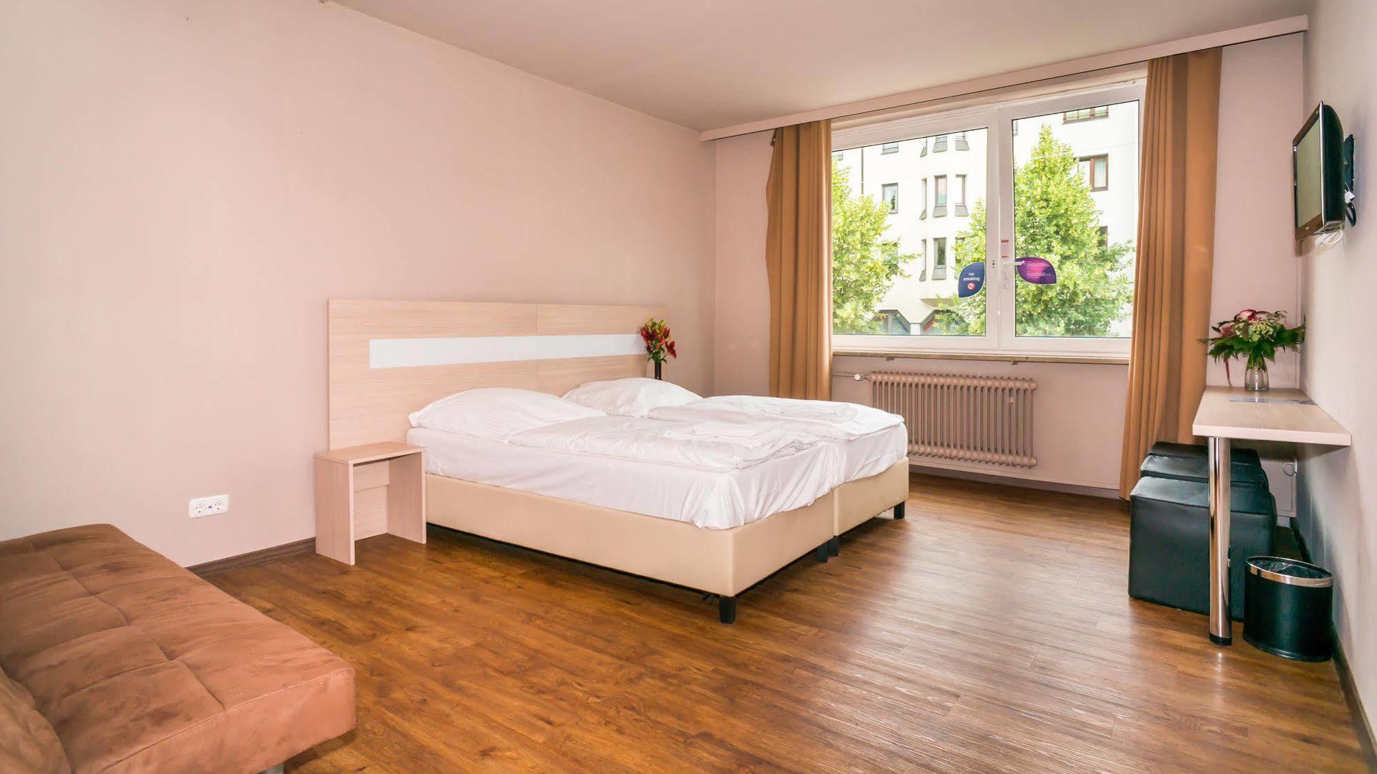 Smart Stay - Hostel Munich City Екстер'єр фото