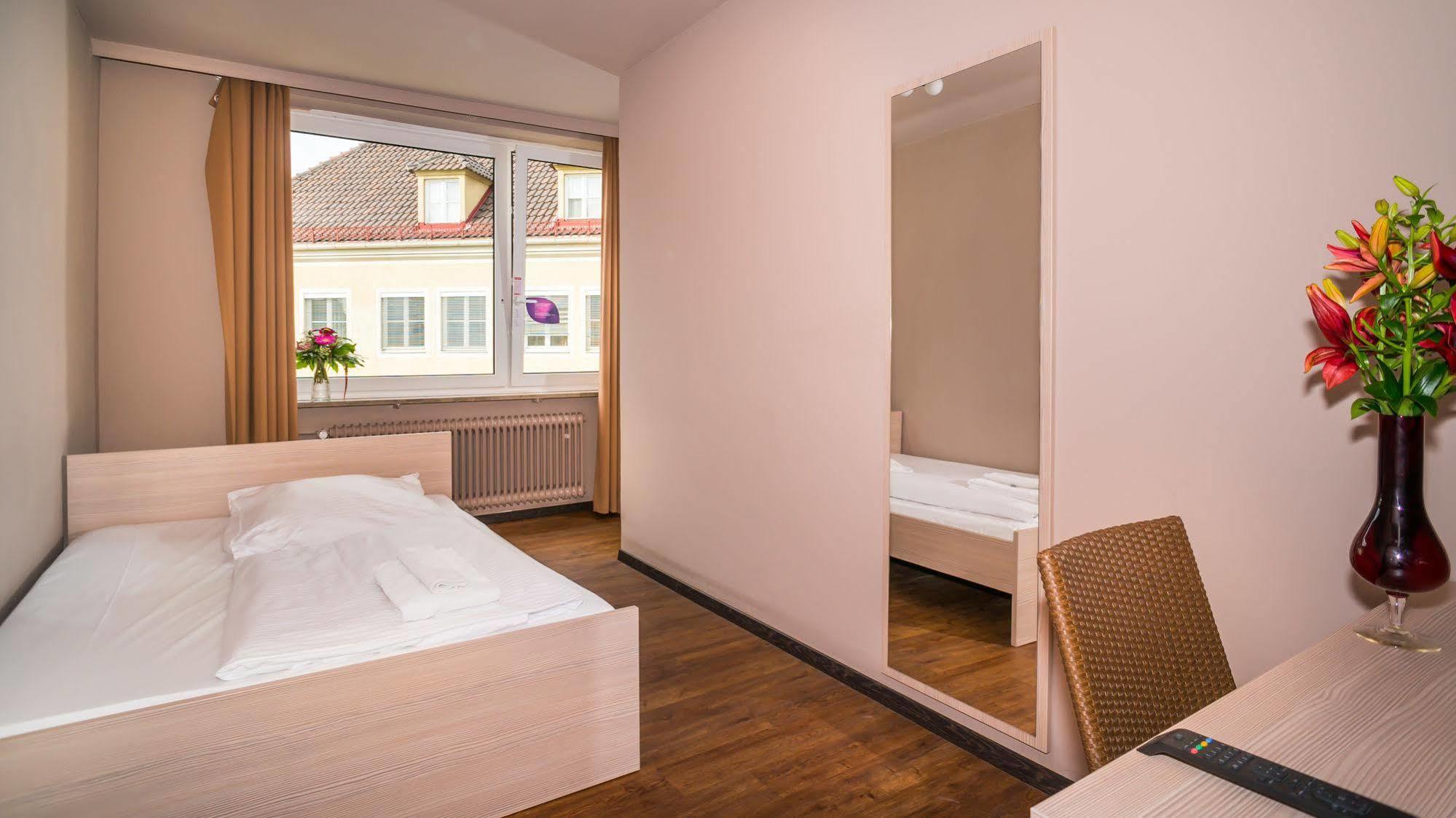 Smart Stay - Hostel Munich City Екстер'єр фото